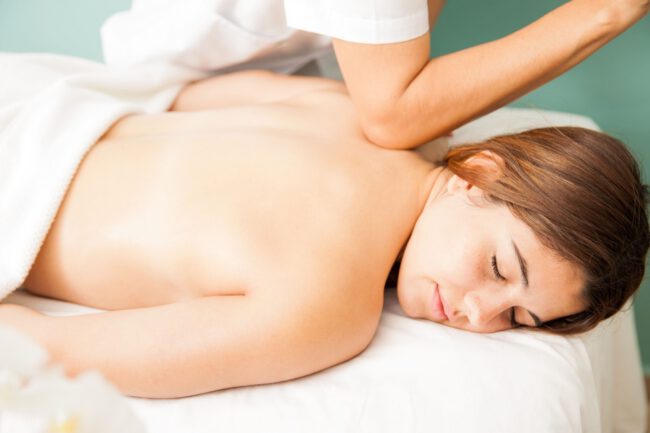 masaje descontracturante en valencia - masaje con el codo