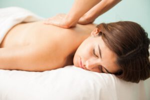 masaje descontracturante en valencia - masaje espalda